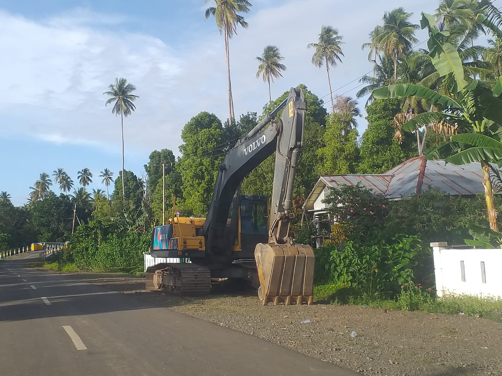 Warga Meminta Polres Halsel Hentikan Kegiatan Galian C PT Hijra Nusantara Diduga Tidak Kantongi Izin Di Desa Tokaka