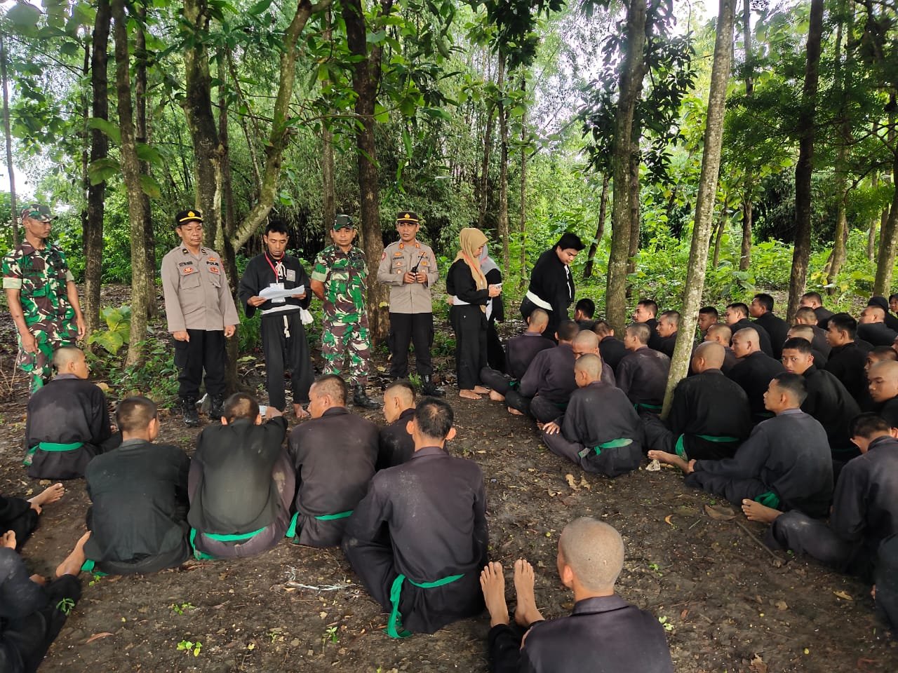 Danramil Dawarblandong Bareng Kapolsek Pantau Langsung Ujian Kenaikan Tingkat PSHT