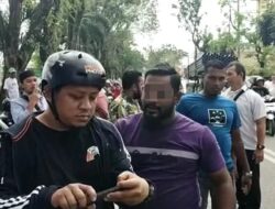 Preman Halangi – Tendang Wartawan Saat Rekonstruksi Kasus DPRD Medan