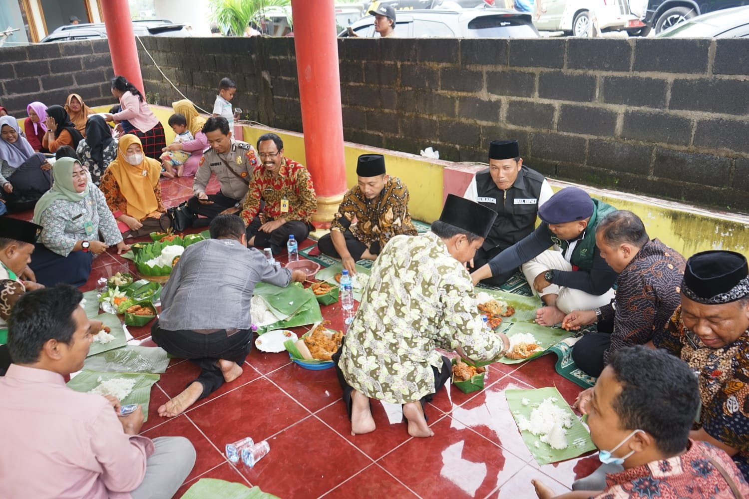 Hadiri Ruwah Desa Bulang Kecamatan Prambon, Wabup H. Subandi Berharap Tradisi Rasa Syukur Ini Terus Dilestarikan