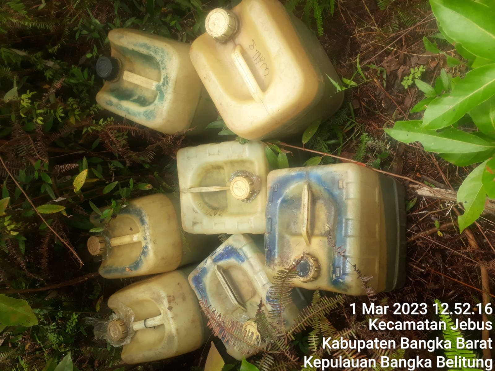 SPBU 24333143 Dusun Kedondong Desa Tumbak Petar Kecamatan Jebus Membiarkan Para Pengeret Minyak BBM Subsidi.