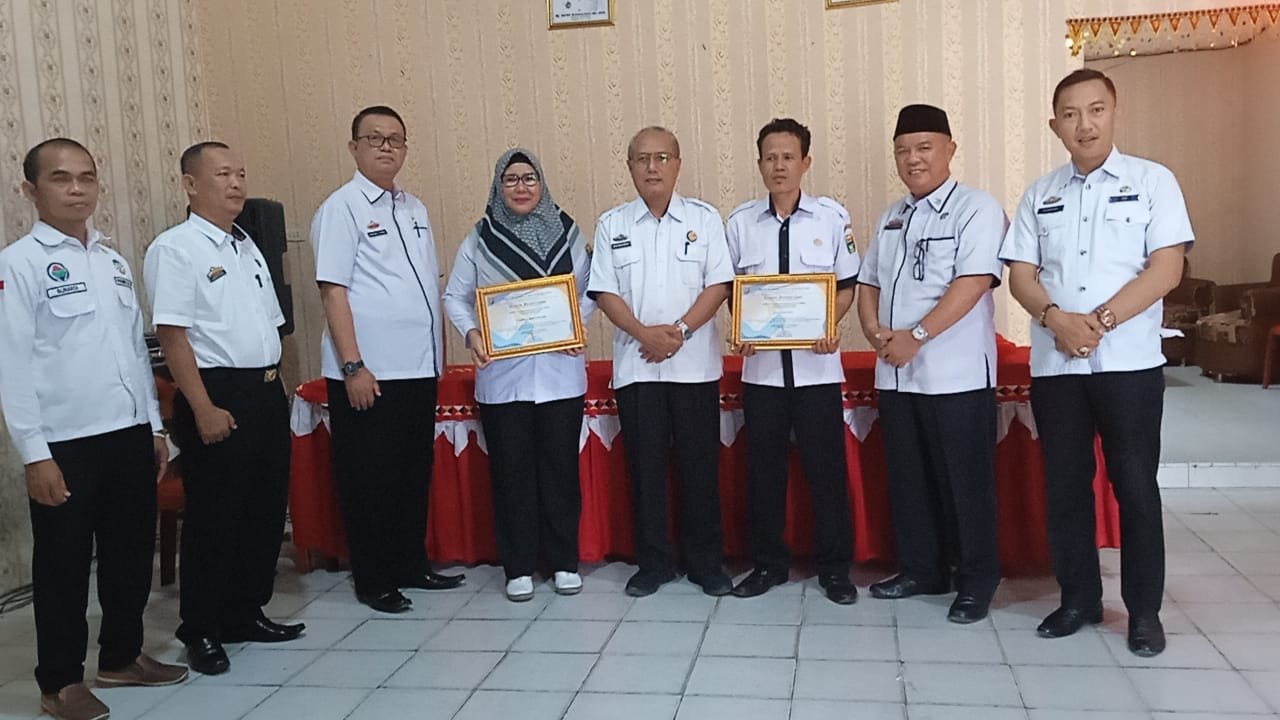 Perduli Dengan Dunia Pendidikan Kepala Pekon Dan Kadus SinarSemende Terima Penghargaan Dari Dinas Pendidikan Dan Kebudayaan Provinsi Lampung