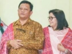 St. DRS M. Chirismes Haloho SIP bersama isterinya pada acara DPD PARTAI Golongan Karya Kabupaten Simalungun Provinsi Sumatera Utara