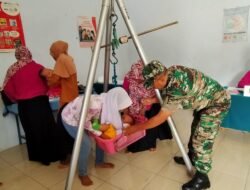 Dukung Penanganan Stunting Babinsa Segunung Dampingi Layanan Posyandu
