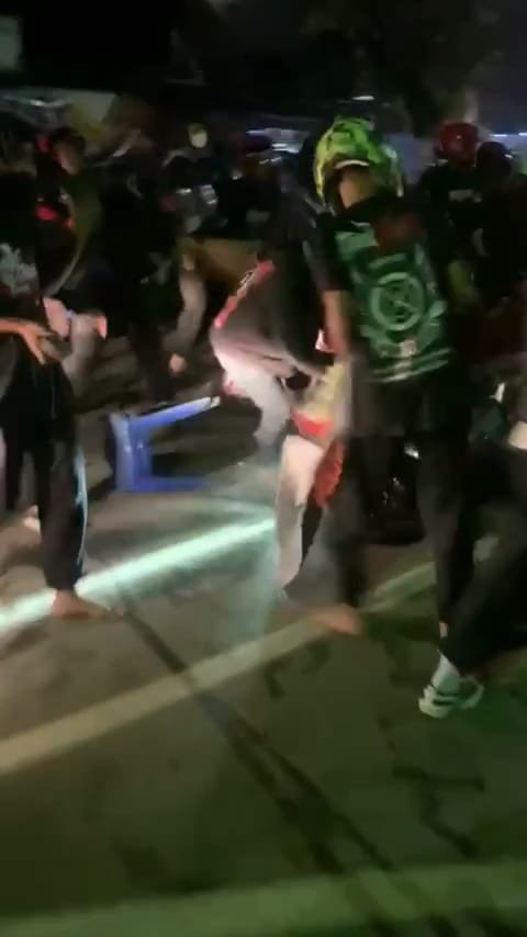 Konvoi Pendekar Bikin Ulah, Pukuli Warga, Rusak Dan Bakar Motor Di Ngawi