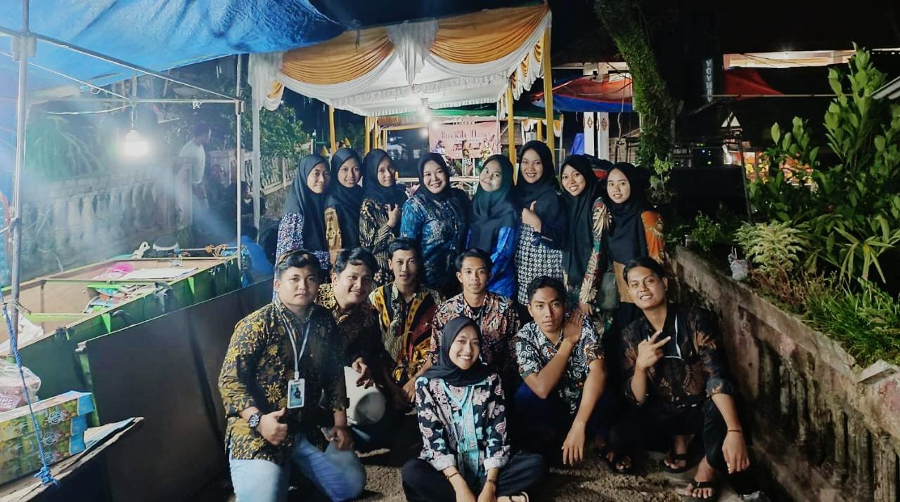 Mengenali Tradisi Ruhawan, Masyarakat Desa Gumeng Bersama Mahasiswa KKN IKHAC Lakukan Doa' Bersama