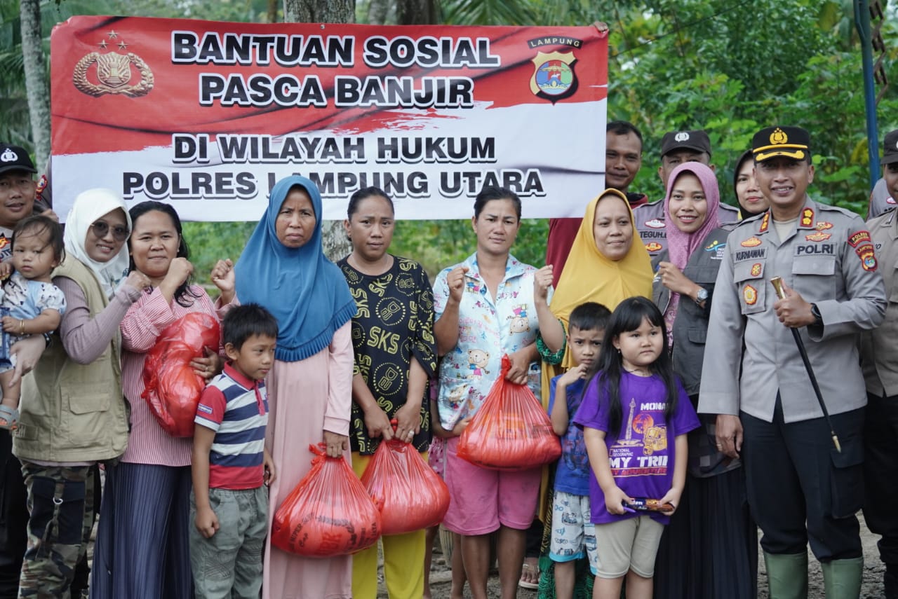 Pasca Bencana Banjir, Polres Lampung Utara Terus Salurkan Bantuan Sosial Kepada Warga Yang Terdampak