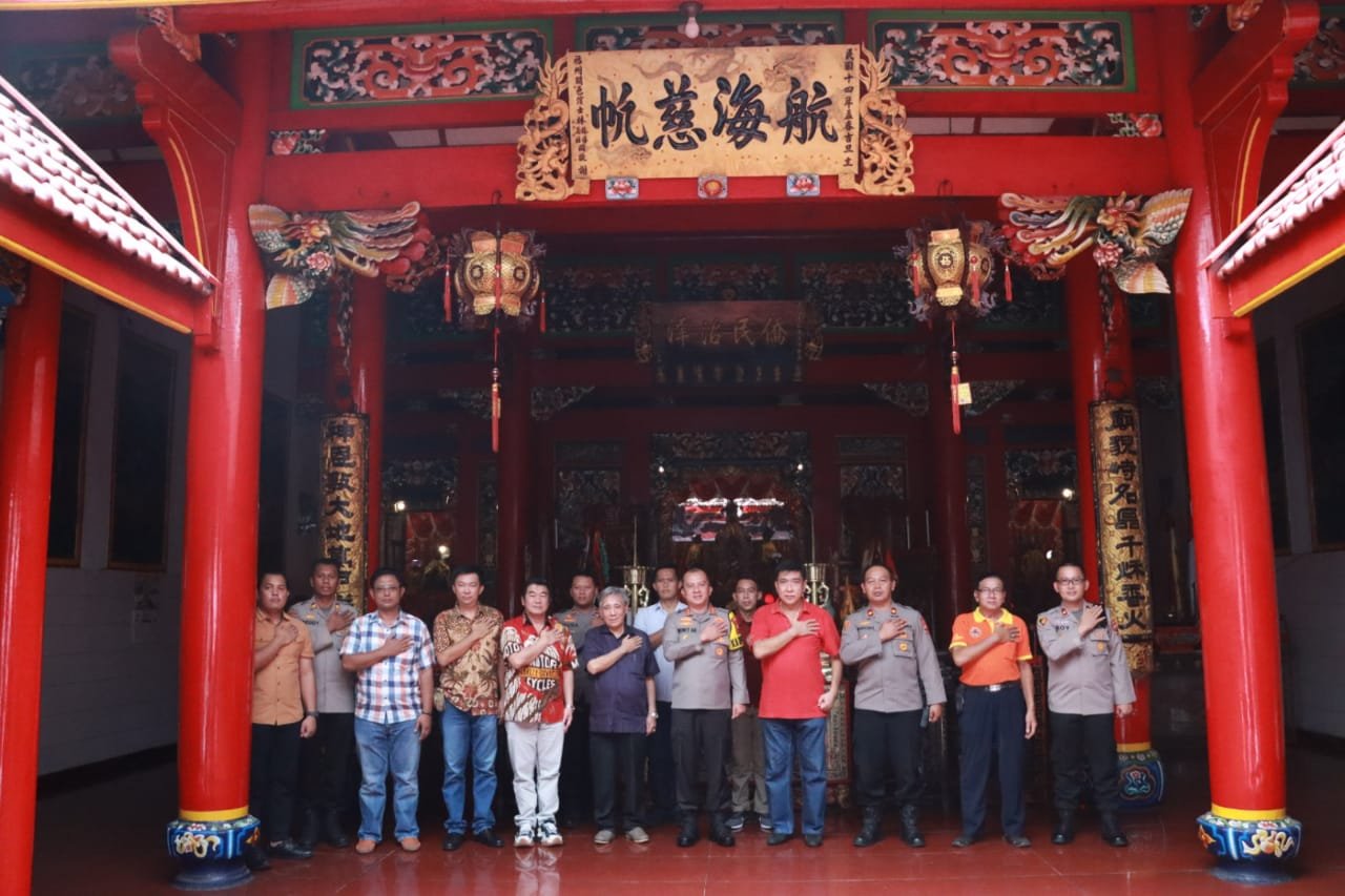 Wujudkan Kondusifitas Antar Umat Beragama, Kapolresta Mojokerto Silaturahmi Ke Vihara