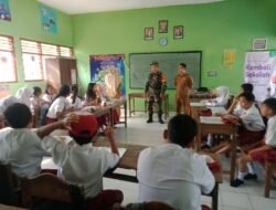 Tanamkan Jiwa Patriotisme, Babinsa Mlirip Koramil Jetis Bekali Siswa Wasbang