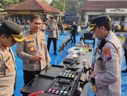 Wakapolda Jatim Cek Kelayakan Almatsus dan Ranmor Dinas di Polres Bangkalan Jelang Pilkades 2023