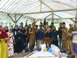 Dinas Pertanian Bersama Mahasiswa KKN IKHAC Mojokerto Edukasi Petani Prodak Kompos Organik