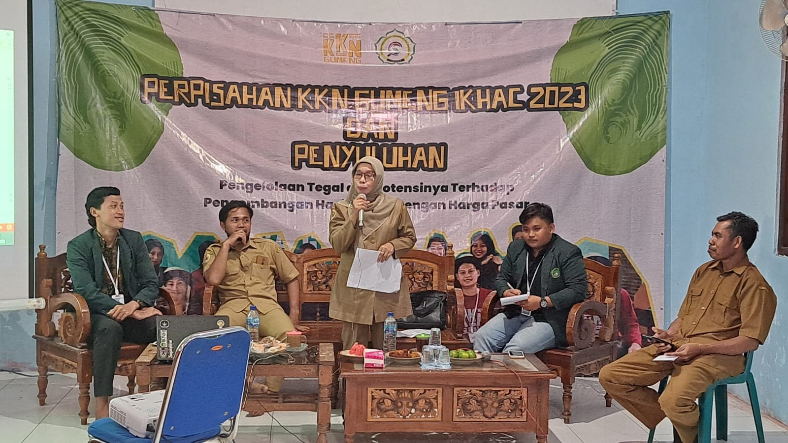 Warga Gumeng Berani Beda, Mahasiswa KKN IKHAC Adakan Penyuluhan Dunia Pertanian
