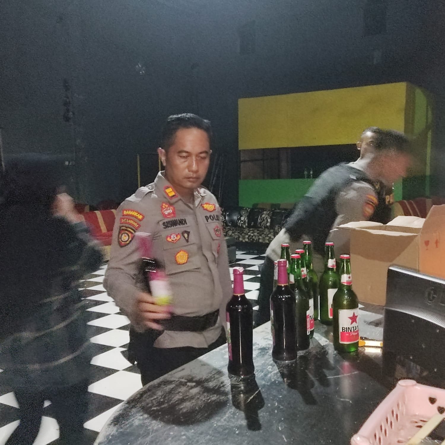 Polres Probolinggo Amankan Ratusan Botol Miras Pada Operasi Pekat di Bulan Ramadhan