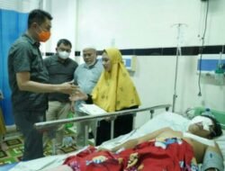 Pj.Muaro Jambi Bachyuni Jenguk Korban Terserang Beruang