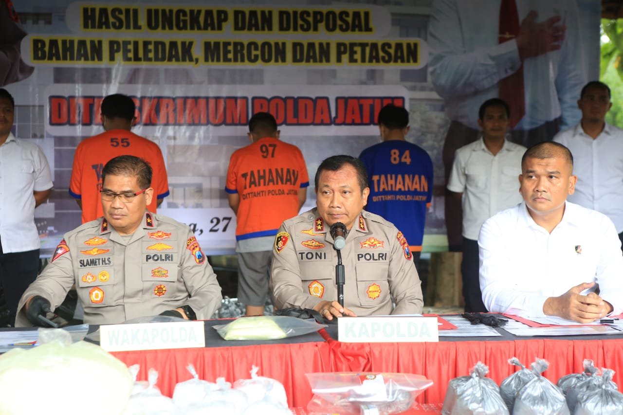 Polda Jatim Berhasil Amankan Penjual Bahan Peledak Petasan Seberat 231 Kilogram