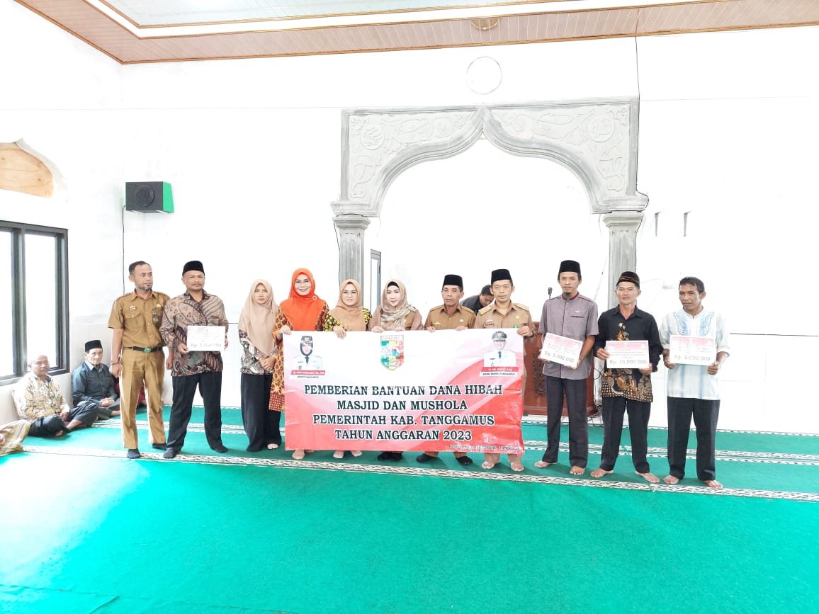 Bupati Tanggamus Berikan Bantuan Dana Hibah Masjid Di Minggu Pertama Ramadhan