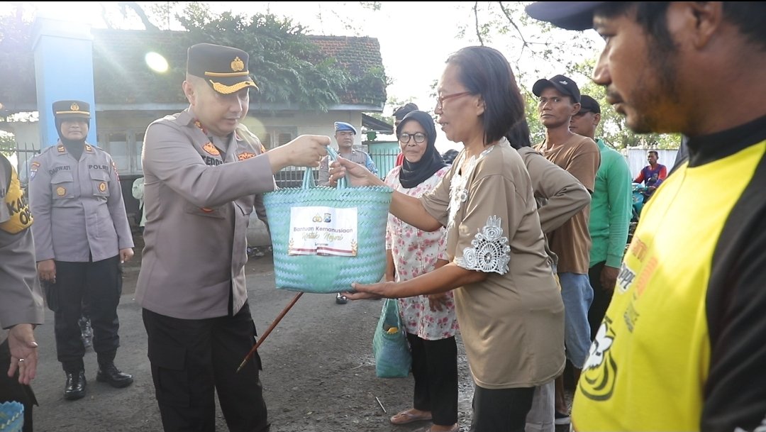 Polres Kediri Kota Patroli Kamtibmas di Bulan Ramadhan Sambil Berbagi Berkah