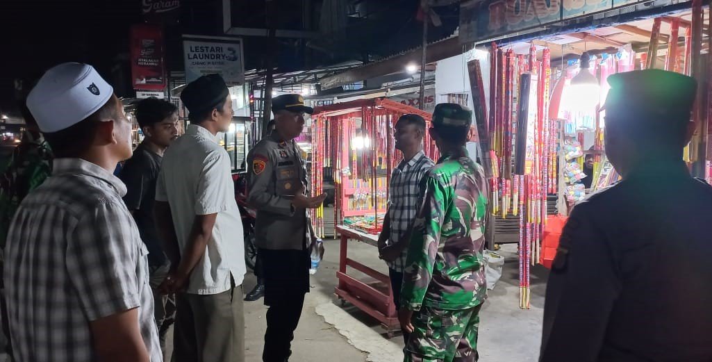 Pesan Kapolsek Pantee Bidari: Hindari Menjual Kembang Api Diluar Ketentuan