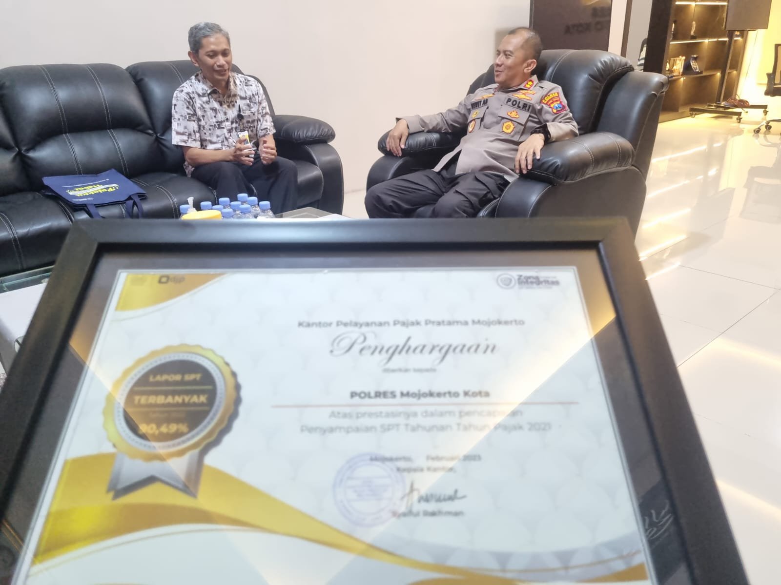 Kapolresta Mojokerto Menerima Penghargaan Lapor SPT Terbanyak