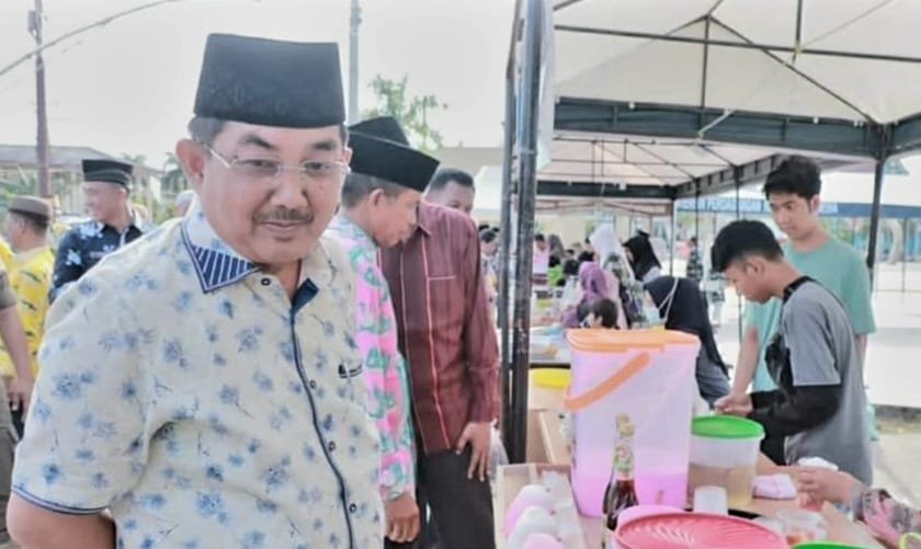 Bupati Anwar Sadat Tinjau Pasar Bedug Ramadhan di Alun-alun Kota Kualatungkal
