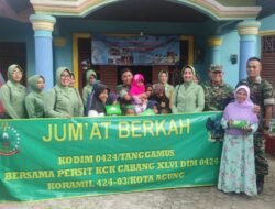 Jum, at Berkah, Kodim 0424/Tanggamus, Bagikan Nasi Kotak di Yayasan Yatimus