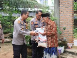 Wujudkan Salah  Satu Bentuk Peduli Polri, Kapolres Memberikan Bansos Kepada Masyarakat Yang Membutuhkan