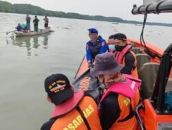 Tim Sar Ditpolairud Polda Jatim Berhasil Temukan Penumpang yang Lompat dari KM Gunung Dempo