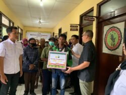 Polri Peduli, Ditresnarkoba Polda Jatim Berbagi Sembako di Slum Area Surabaya