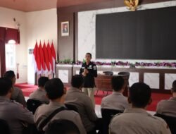 Cerdas Bermedsos, Kasi Humas Polresta Mojokerto Beri Pelatihan Jurnalistik