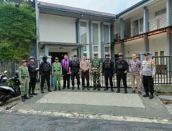 Sinergitas Polisi Bersama TNI Lakukan Pengamanan Jumat Agung Sejumlah Gereja di Kota Malang