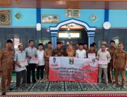 Bupati Tanggamus Menyampaikan Dan Serahkan Secara Langsung Bantuan Dan Dana Hibah Tahun Anggaran 2023