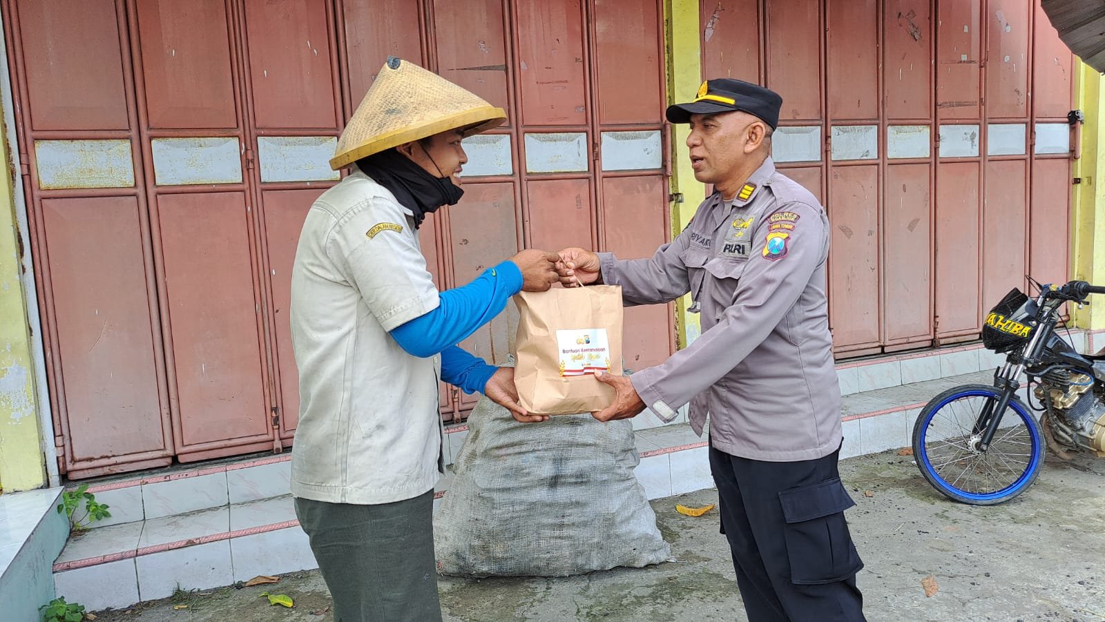 Bulan Ramadhan Polres Nganjuk Berbagi Berkah, Warga Tanjunganom Sumringah