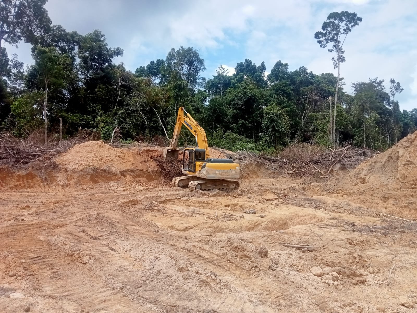 Aktivitas Tambang Timah di Kawasan Hutan Produksi Desa Pasir Putih Tukak Sadai Diduga Milik David