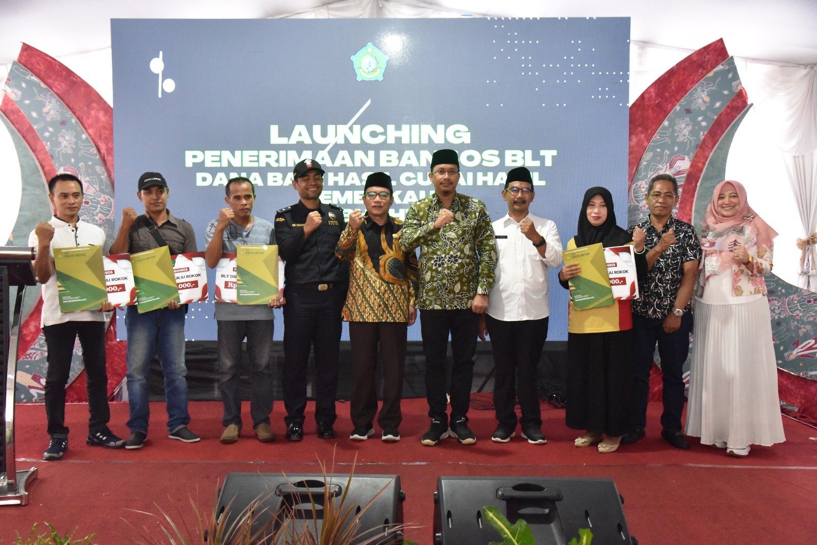 Jelang Lebaran, Gus Muhdlor Gelontor BLT Untuk 3.383 Buruh Pabrik Rokok di Sidoarjo