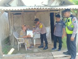 Polres Lamongan Berbagi Paket Sembako, Ringankan Beban Warga Sambeng