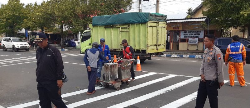 Cegah Laka Lantas Dishub dan Polresta Mojokerto Pasang Speed Trap