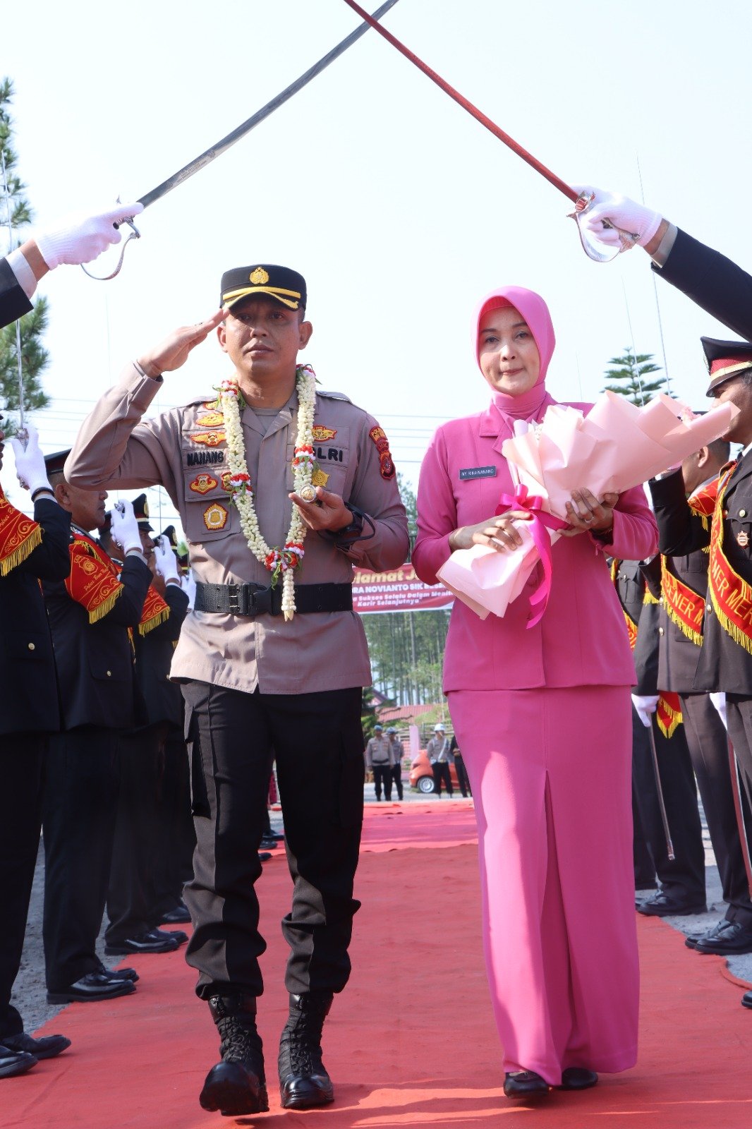 Kapolres Bener Meriah AKBP Nanang Indra Bakti disambut dengan Prosesi Adat Gayo dan Pedang Pora