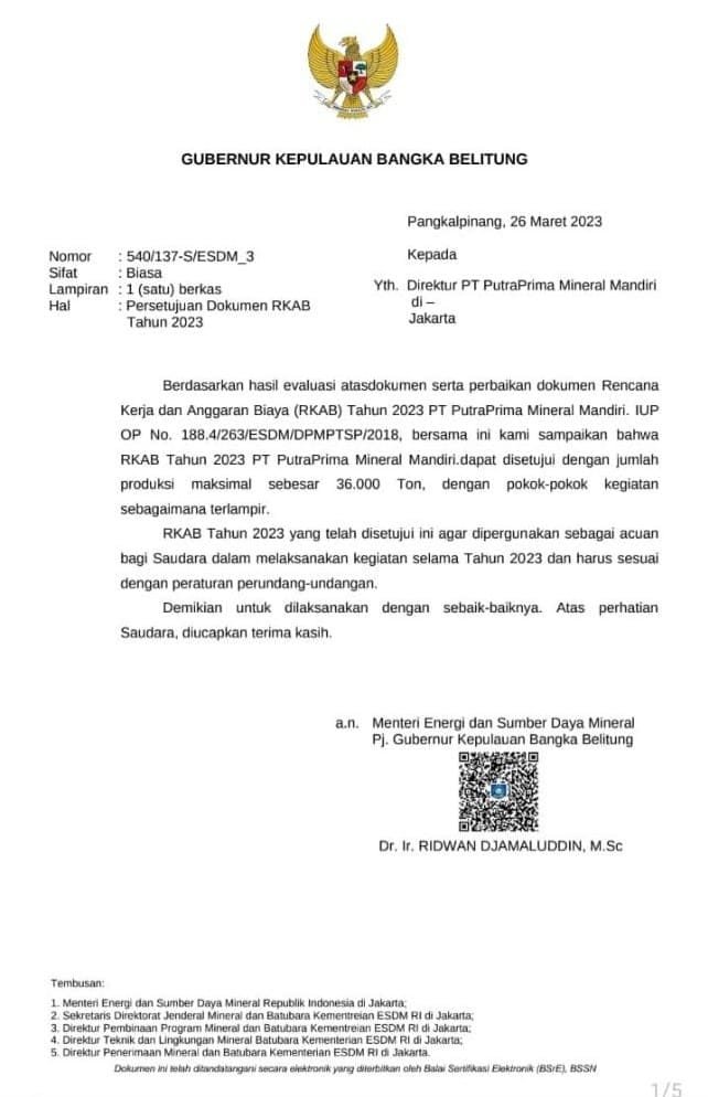 Kapal Bermuatan Pasir Zirkon Masih Tertahan di Dermaga Airanyir