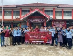 Lapas Kotaagung Bagikan Takjil Untuk Warga Sekitar, Kegiatan Bakti Sosial Dalam Rangka HBP ke-59