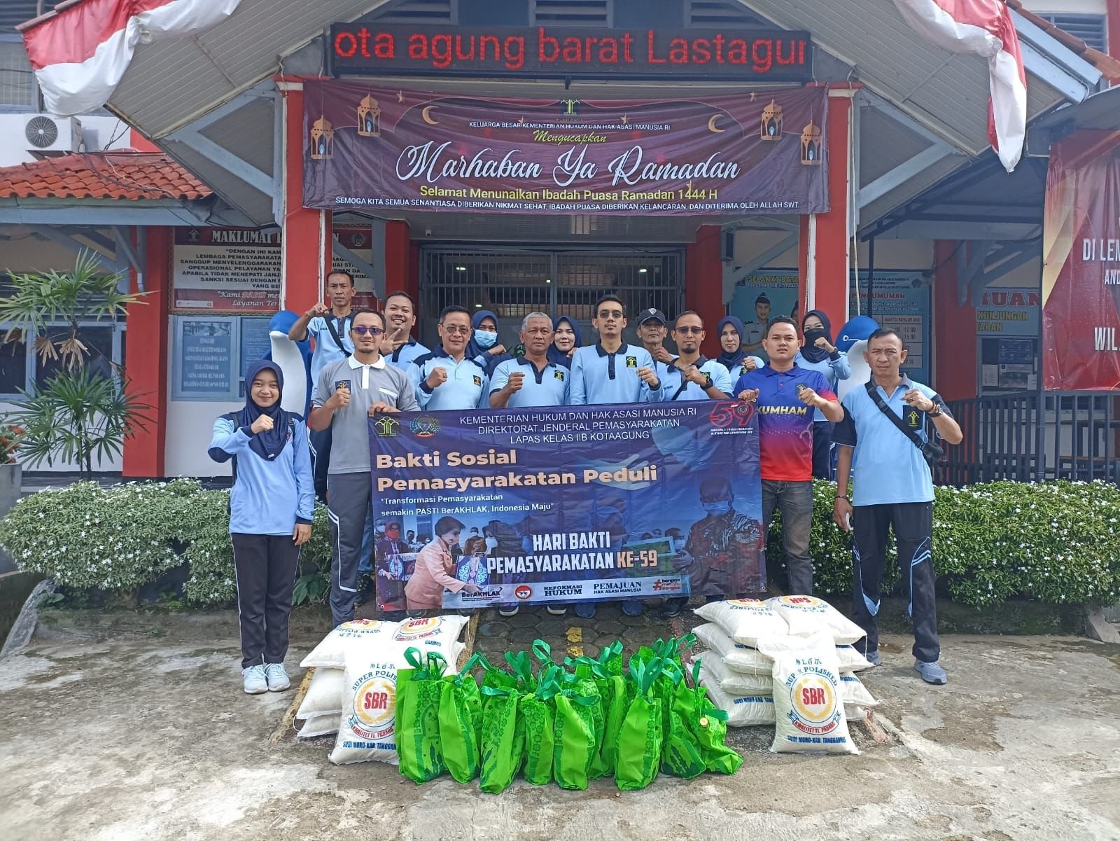 Lapas Kotaagung Gelar Bakti Sosial bagi Purnabakti dan Ikuti Touring Pemasyarakatan Di Panti Asuhan