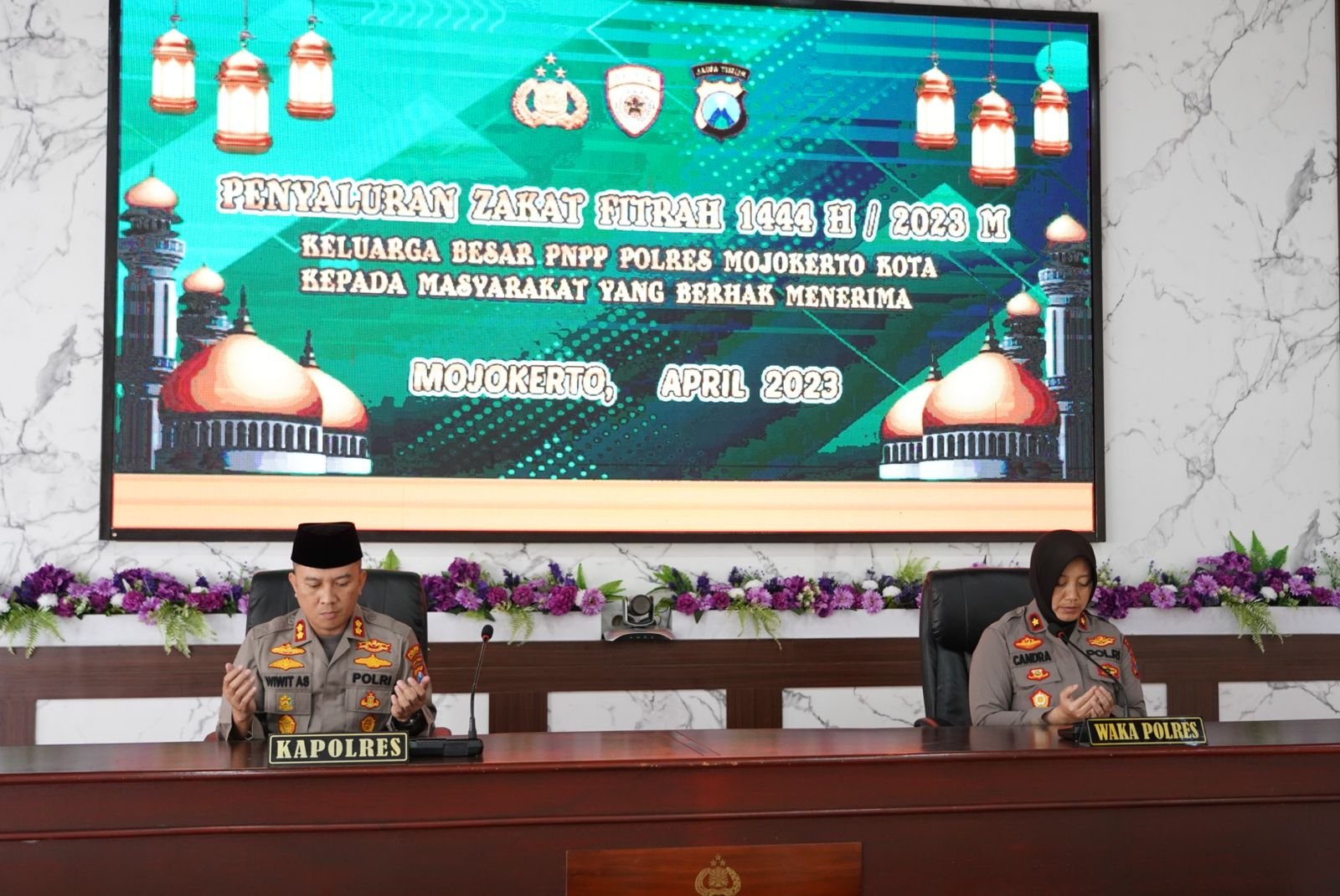 Kapolresta Mojokerto Salurkan Zakat Fitrah Kepada Yang Berhak Menerima