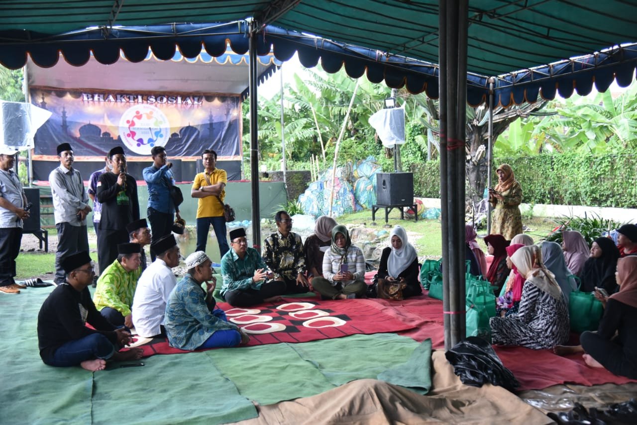 Bupati Gus Muhdlor Berbagi Bersama Komunitas Pekerja Jalanan