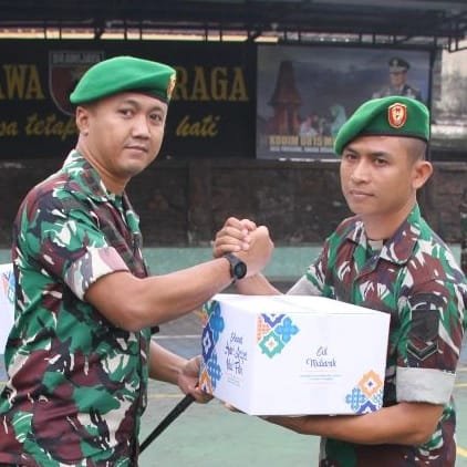 Jelang Hari Raya, Kodim 0815/Mojokerto Serahkan Bingkisan Lebaran