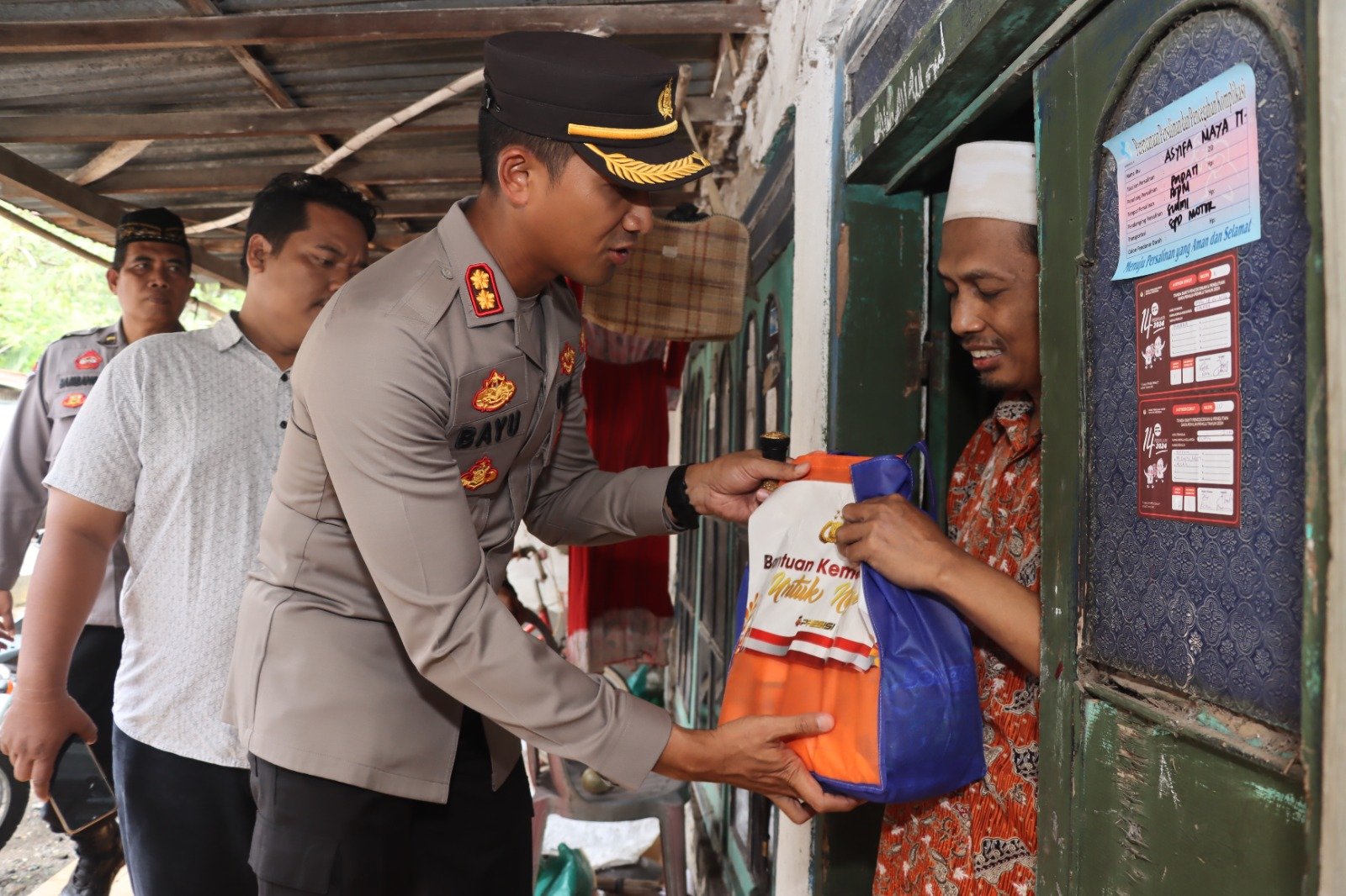 Polres Pasuruan Berbagi Berkah, Warga Rembang Sumringah