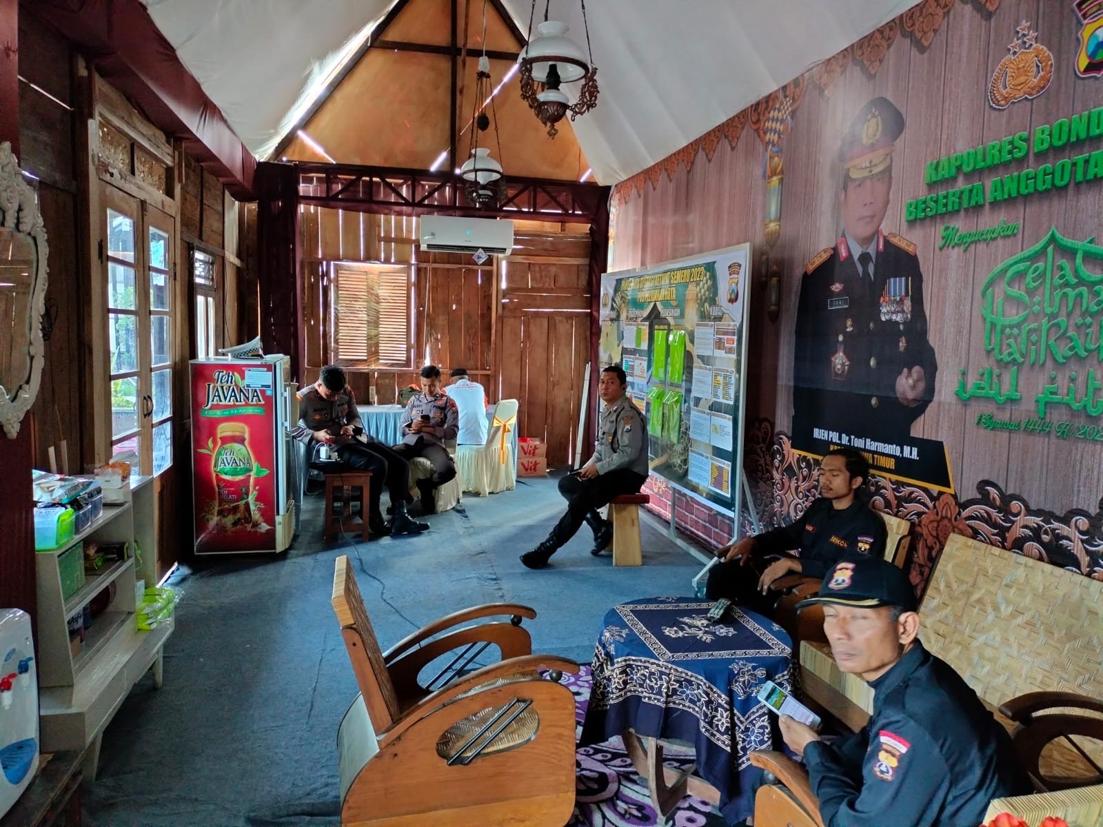 Posyan Polres Bondowoso Unik Bergaya Klasik Sedia Kopi dan Takjil Gratis Bagi Pemudik