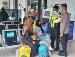 Sapa Pemudik di Stasiun Kereta Api, Polisi Beri Himbauan Kamtibmas