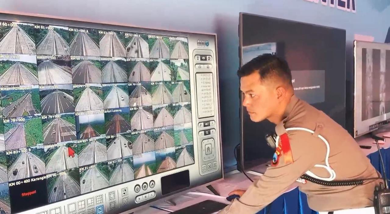 Polisi Gunakan Drone, Pantau Arus Mudik Lebaran 2023 di Exit Tol Singosari Malang