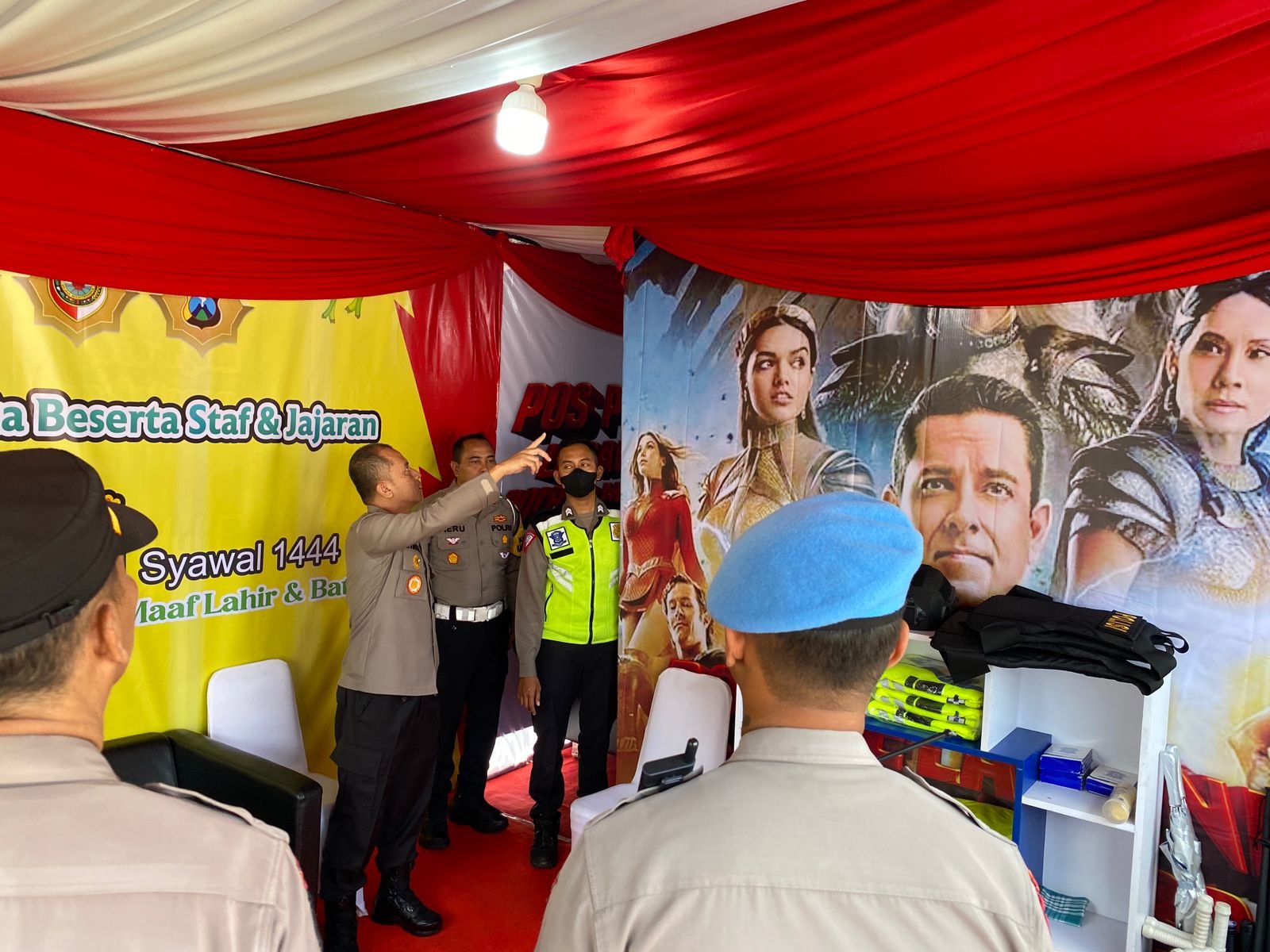 Posyan Unik Polresta Mojokerto dengan Superhero Shazam "Its All About Family"