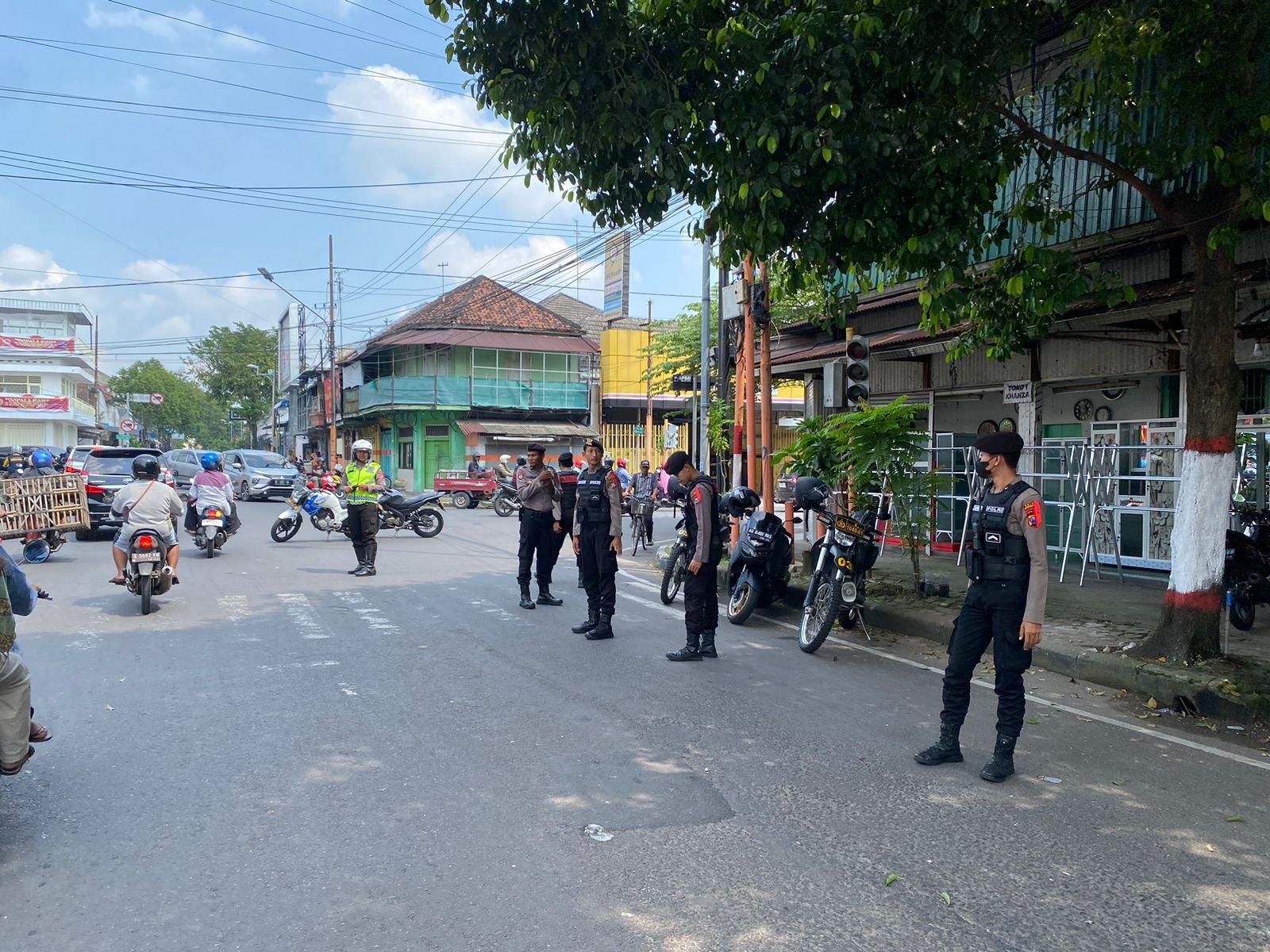 Ops Ketupat Semeru 2023, Polisi Gatur Lalu Lintas Demi Mencegah Kemacetan