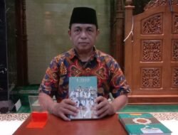 Buya Hamka Sebuah Novel Biografi: Menggendong Masa Depan  Abdul  Aziz, Pemerhati Sejarah